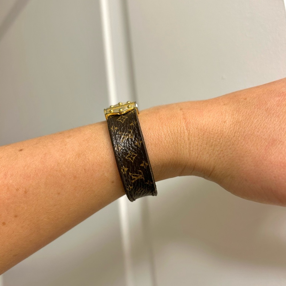 Elegant Louis Vuitton Brown and Gold Bracelet